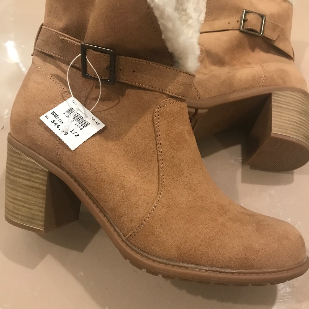 American eagle women’s size 9 1/2 boots